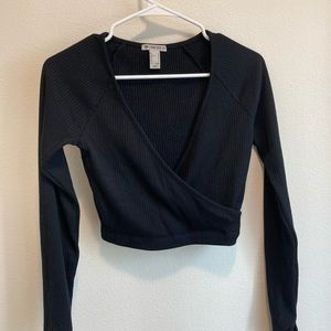 Black Long Sleeve V-neck Crop Top